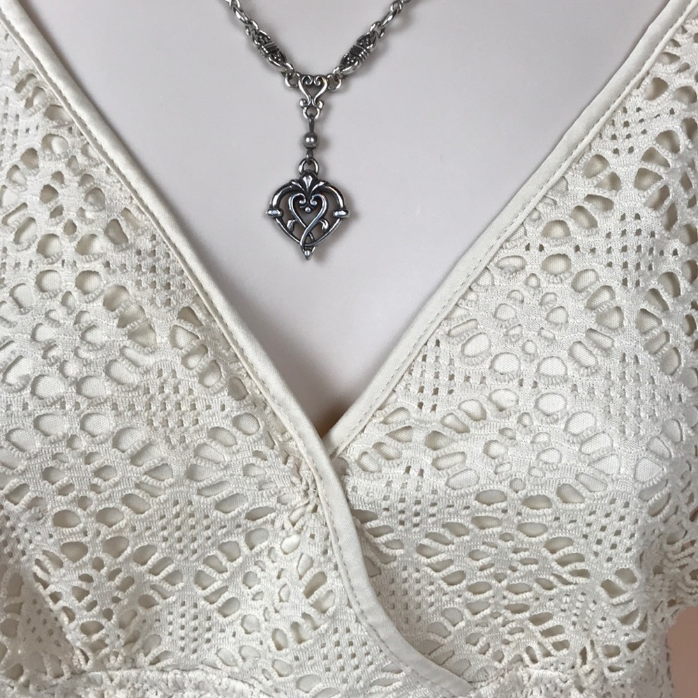 🌸EXPRESS V NECK CREAM LACE CROCHET TOP SIZE LARGE - Picture 4 of 16